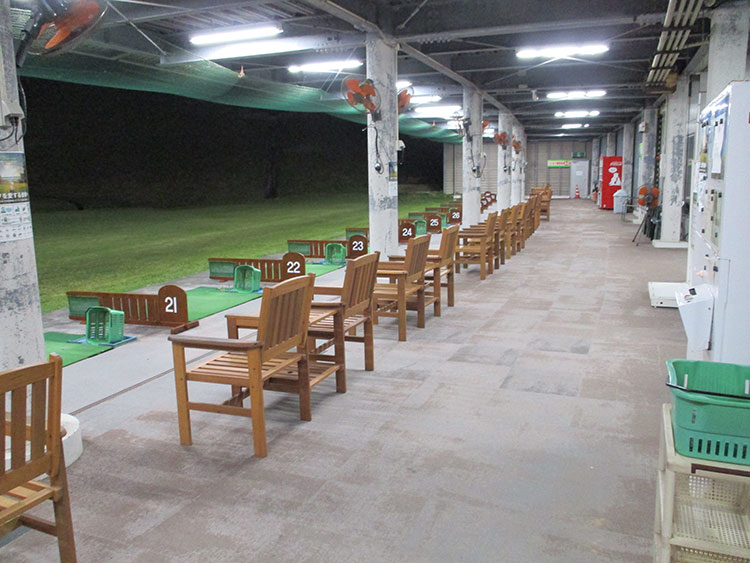 内観｜OGC大里ゴルフセンターは沖縄県南部にあるゴルフ場から一番近いゴルフ練習場です